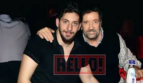 Ο σπύρος παπαδόπουλος και η παρέα του ετοίμασαν ένα μελωδικό αφιέρωμα με την πάολα και την παρέα της. Spyros Papadopoylos Celebrities Eidhseis Yupiii Gr