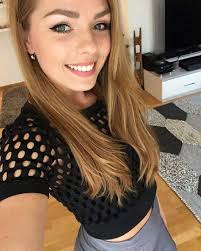 A szerelmesek a konyhafőnökben ismerkedtek meg egymással, és már ott is felfigyeltek arra, hogy vonzódnak egymáshoz. Who Is Jeno Racz Dating Jeno Racz Girlfriend Wife