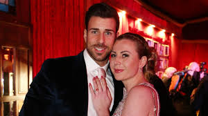Her birthday, what she did before fame, her family life, fun trivia facts, popularity rankings, and more. Ex Bachelor Leonard Freier Verschenkt Rosen Zu Seiner Hochzeit B Z Berlin