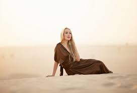La Vie Du Papillon Personal Style And Travel Blog Sand Dunes Photoshoot Portrait Photoshoot Photography Inspiration Portrait