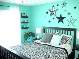 ديكورات غرف نوم باللون الموف والابيض والتركواز