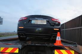 Června dopoledne vážné dopravní komplikace v části hlavního města. Maserati Ghibli Havarovalo Na Dalnici D11 Mlady Sofer Pravdepodobne Nezvladl Rizeni