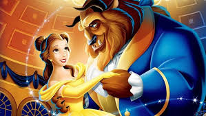 Il villaggio francese di belle e il castello stregato della bestia, dove un orologio, un candelabro, una teiera e la sua tazzina, il. La Bella E La Bestia Film Rai1 Trama Video Trailer E Streaming Blog Tivvu