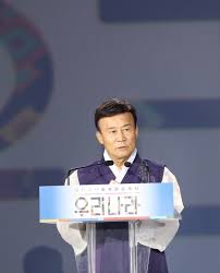 거기에 흑백사진으로 우리 어머니 사진이 나오는 거야. ê´'ë³µíšŒìž¥ì´ ì˜ì•„ ì˜¬ë¦° ì•ˆìµíƒœ ì¹œì¼ë¡  ì •ì¹˜ê¶Œ ë…¼ëž€ í™•ì‚° ì„œìš¸ì‹ ë¬¸