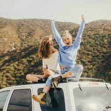 12 ridiculously cute photos to take with your best friend this summer project inspired friends photography friend photoshoot best friend photography