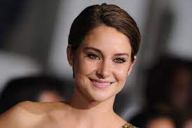 Shailene woodley is an american actress and activist. Shailene Woodley And Aaron Rodgers Spotted Together In Mexico Vanity Fair