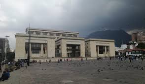 Bogota antigua historia bogota colombia justicia palacios fuerza recuerdos aves ciudades. Un Guardia Fue Encontrado Muerto En Un Bano Del Palacio De Justicia La Fm