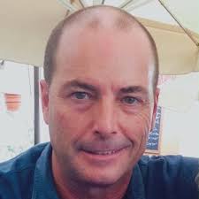 César Leal-Graciani (@caovania)