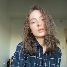 У моей дочери она была. Она как-то умудрилась оторвать ей одну ногу, а  вторую ей оторвал муж. Ноги, к сожалению не удалось починить. Я плакала.