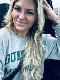 Courtney Munn's Instagram, Twitter & Facebook