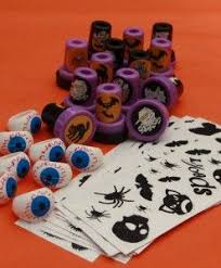 Our Spooky Pass The Parcel For 10 Children Is A Classic Kids Party Game For A Halloween Themed Birthday Party Ideal For Birthday Parties Halloween Pinte