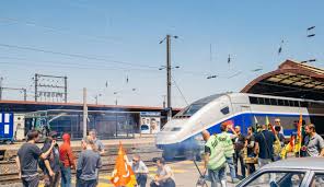 Importez votre billet renseignez ou scannez votre billet. Calendrier Des Greves Sncf 2019 Et Alternatives Au Train Adicie