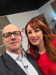 Illum waqt Kalamita flimkien ma' Alfred Zammit. Mistiedna speċjali Carmen  Scerri li tinsab fuq btala f'pajjiżna. Awguri lil Carmen, kantanta veterana  illi ilha nieqsa minn pajjizna ghal aktar minn 44 sena però