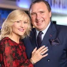 Happy 39th anniversary to my favorite couple! My Pastors  @rodneyhowardbrowne and @adonicashowardbrowne 🤵🏻👰🏼Your marriage, your  lives and your ministry is a wonderful example to me. May this year bring  you greater victories