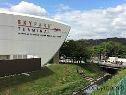 Pada masa kini lapangan terbang ini digunakan untuk penerbangan sewa khas dan penerbangan komunititurboprop. Subang Airport Lapangan Terbang Sultan Abdul Aziz Shah Babyroomkl