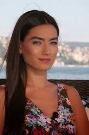 2005'de katıldığı miss turkey güzellik yarışmasını kazandı. Hande Subasi Movies Age Biography