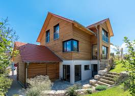 Aktualisiere die seite oder rufe sie neu auf. Am Hang Gebautes Holzhaus Mit Wohnkeller Aussengestaltung Holzhaus Haus