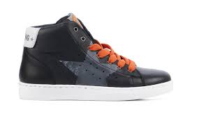 Adagio, a tempo marking, indicating that music is to be played slowly, or a composition intended to be played in this manner. Kipling Jongens Sneakers Zwart Dagio Van Den Assem