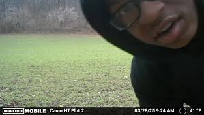 The Indian flag guy stopped here. Wanted to give me a flag then ran back to  the van for a box. Wanted in and I said no. Not sure what they have