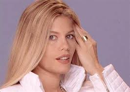 Te va a regañar por todo, tu sigue llegando tarde todos los días.