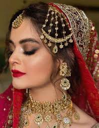 Bride Minal Khan doesn't wait for walima, changes her last name
