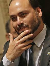 Carlos bolsonaro is with iury silva costta and 7 others. Carlos Despacha No Planalto E Cobra Defesa Do Pai Politica Valor Economico