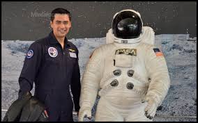 Sheikh muszaphar flew under an agreement with russia through the angkasawan program, and returned to earth on 21 october 2007. The Day I Met Sheikh Muszaphar In Manila Philippines Bukidnon Online
