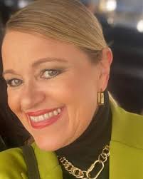 Brinco com pedra verde lindooo