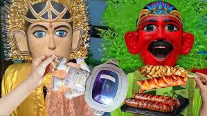 Lucu, Abang Ondel Ondel Makan Mie korea masih laper minta di beliin mie  ayam