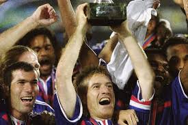 Compte officiel des équipes de france de football #fiersdetrebleus #fiersdetrebleues notre compte dédié à tous les footballs @fff ⚽️ www.fff.fr. Reconnaissez Vous Les Stars De L Euro 2000 L Equipe