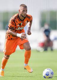 Born 6 may 1995) is a croatian professional footballer who plays as a winger for serie a club genoa, on loan from juventus, and the croatia national team. Marko Pjaca Marko Pjaca20 Twitter