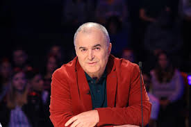 El îi încântă pe telespectatori cu replicile extrem de amuzante pe care le adresează concurenților, dar și colegilor săi. Totul Despre Florin CÄƒlinescu Juratul De La Romanii Au Talent Sezonul 11 Ce TristeÈ›e Ascunde Unul Dintre Cei Mai Charismatici Oameni De Televiziune Libertatea