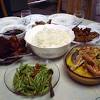 Saat makanan yang masuk ke perut yaitu makanan pedas, ini bisa membuat dada terasa panas dan terkena sakit perut. 1
