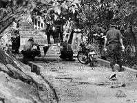 広田雅晴事件 広域重要１１５号事件 京都市船岡山公園で警官殺害、銃奪う 鹿野巡査、格闘の跡 [21525090]の報道写真 - アフロ
