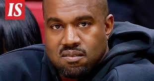 Kanye West laitatti erikoiset tekohampaat