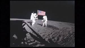 Walking On The Moon زرع العلم الامريكي علي سطح القمر Youtube