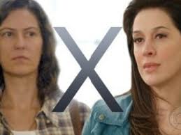 Elenco de A Favorita faz suas apostas quem está falando a verdade Flora ou  Donatela