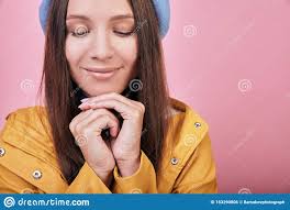 Coole ausmalbilder für mädchen ausmalbilder ist ein aufregend aktivität nicht nur für kinder aber auch für. Coole Madchen Mit Schonem Gesicht In Gelbem Regenmantel Mit Geschlossenen Augen Und Lacheln Stockfoto Bild Von Hell Lebensstil 163290806