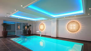 Schwimmbadbauer Www Arosa Gmbh De Indirekte Beleuchtung Farbenspiel Schwimmbader Pool Spa Hallenbad