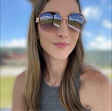 Kathryn Barrow's Instagram, Twitter & Facebook