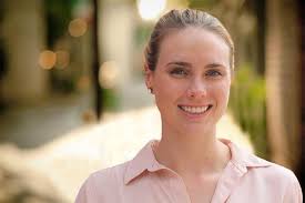 Elizabeth Geekie's Instagram, Twitter & Facebook