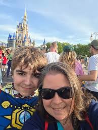 Veronica Schaffer's Instagram, Twitter & Facebook