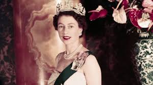 Isabel ii ou elizabeth ii (londres, 21 de abril de 1926) é a atual rainha do reino unido e de quinze outros estados independentes conhecidos como reinos da comunidade de nações, além de chefe da commonwealth formada por 53 estados. Veja O Video Da Luxuosa Cerimonia De Coroacao Da Rainha Elizabeth Ii Ha 67 Anos Jornal Alfredo Wagner Online