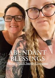 Who's coming out to the Mystical Moxy Market?!🔮✨🪄 I'll be there today,  11/17 from 4-8pm with Fiddlefern & Jambles rune sets, jewelry, altar trays,  books, crystals, shrine supplies, curio, plants and more.