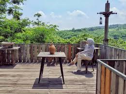 Tingginya permintaan pasar terhadap jenis rempah rempah ini membuat kayu manis memiliki nilai jual yang menggiurkan. Tempat Wisata Bukit Gronggong Cirebon Jawa Barat Lokasi Hotel Jejakpiknik Com