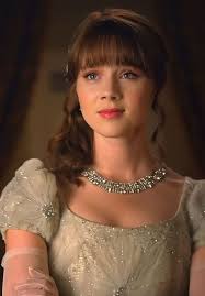 The beautiful Eloise Bridgeton, can't wait to see her love match! :  r/BridgertonNetflix