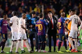 Messi swarmed for photos in a miami cafe. Manchester United Face Competition From Fc Barcelona For Defender