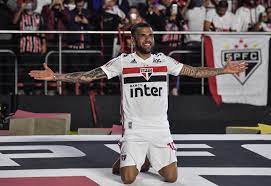 Daniel alves da silva, meglio conosciuto come dani alves (juazeiro, 6 maggio 1983), è un calciatore brasiliano, difensore o centrocampista del san paolo e della nazionale brasiliana. Dani Alves Dream Return To Brazil Is Not Going To Plan Bleacher Report Latest News Videos And Highlights