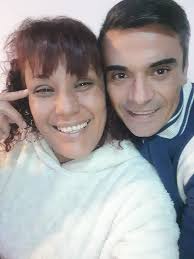 Holaa está receta la pillé el otro día y es súper barata y rica para salir  de lo de siempre.. Polenta con queso y salsita de tomates, queda deli