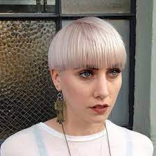 Mushroom cut is a style that looks good on every hair color. 54 Ways That You Can Rock A Bowl Cut